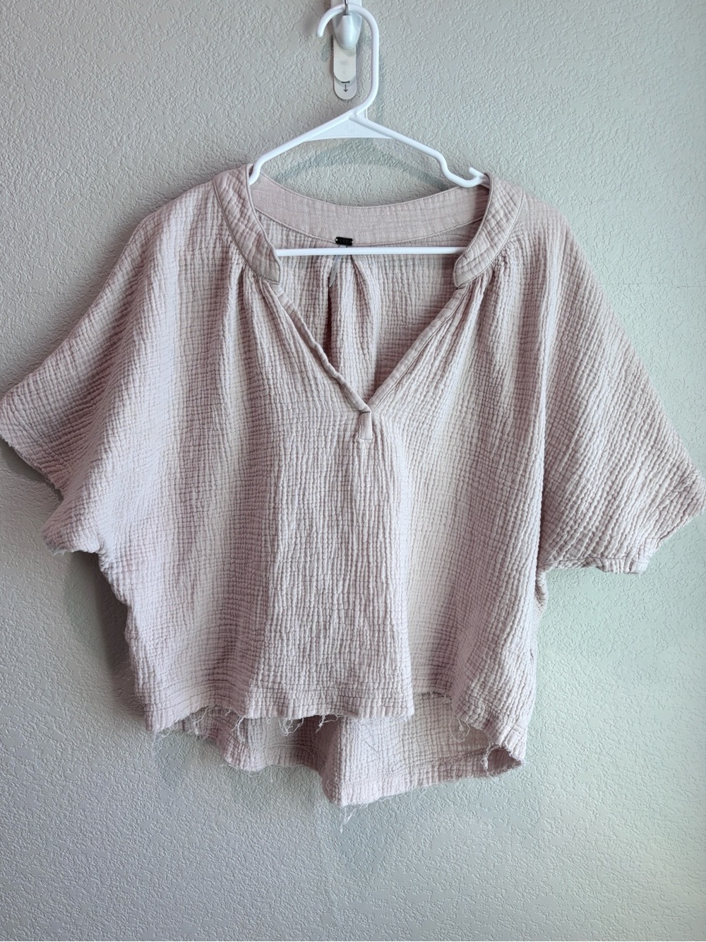 YFB Young Fabulous & Broke Crinkle Gauze Short Sleeve Shirt Top Pale Pink Large